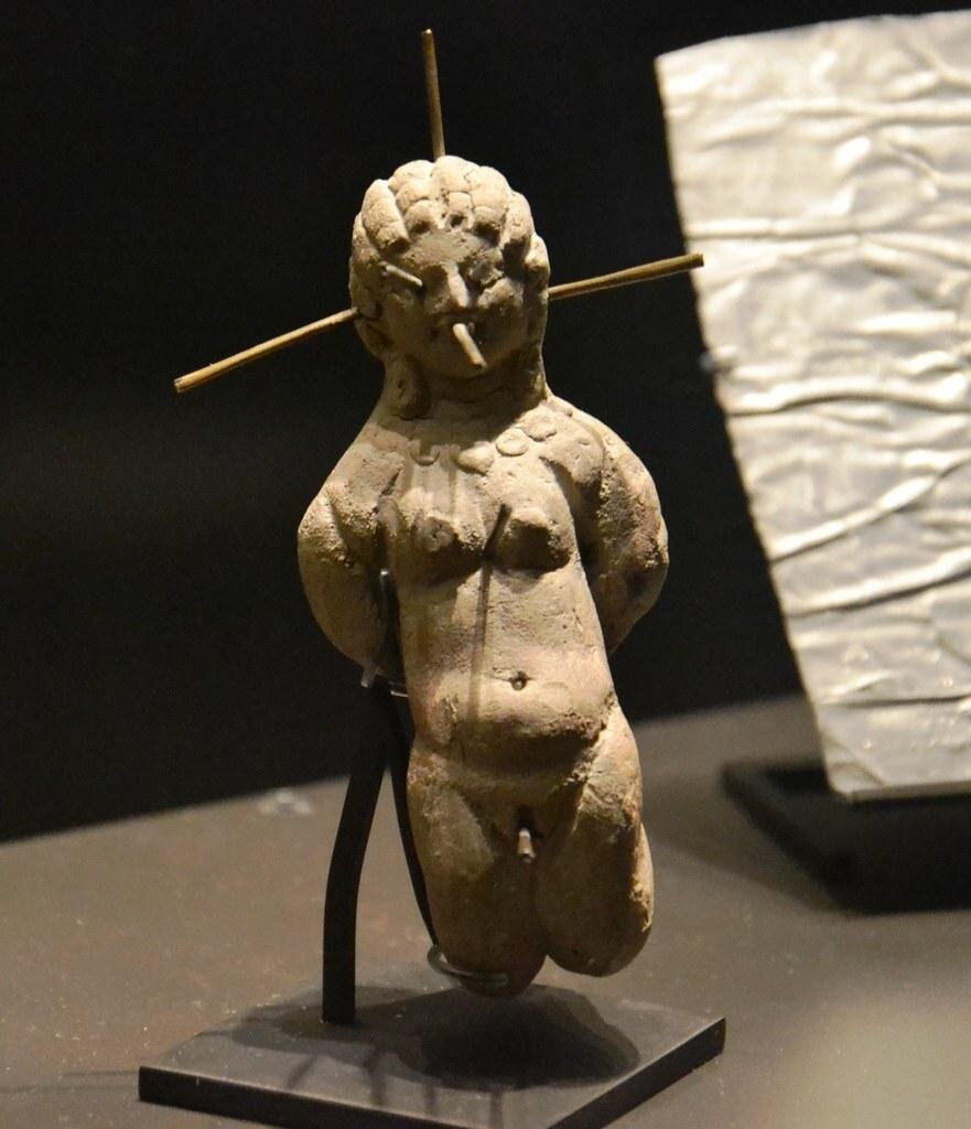 Глиняная кукла из Египта, II-III в. н.э.