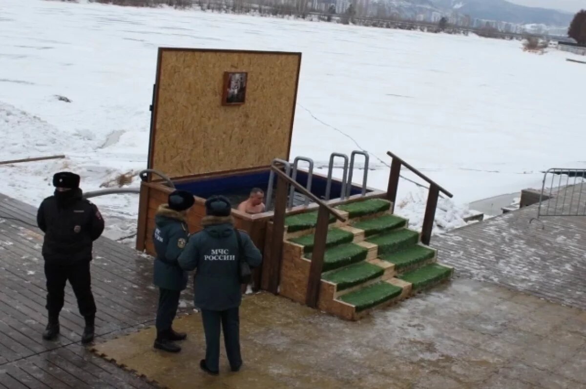    В Красноярском крае более 10 тыс. человек участвовали в крещенских купаниях