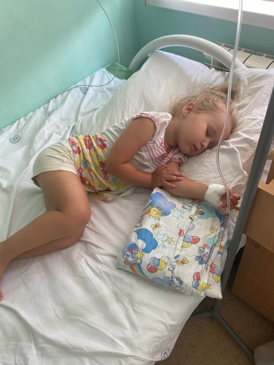 Июль 2024. За окном лютая жара, до +37. Соответственно - кондиционеров нет. Тогда я думала что мы богу душу отдадим не из-за ротавируса, а из-за теплового удара…..