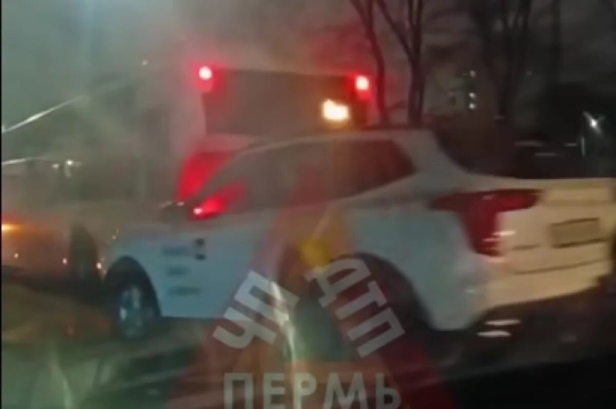   Ночью в Перми произошла авария с двумя легковушками и автобусом
