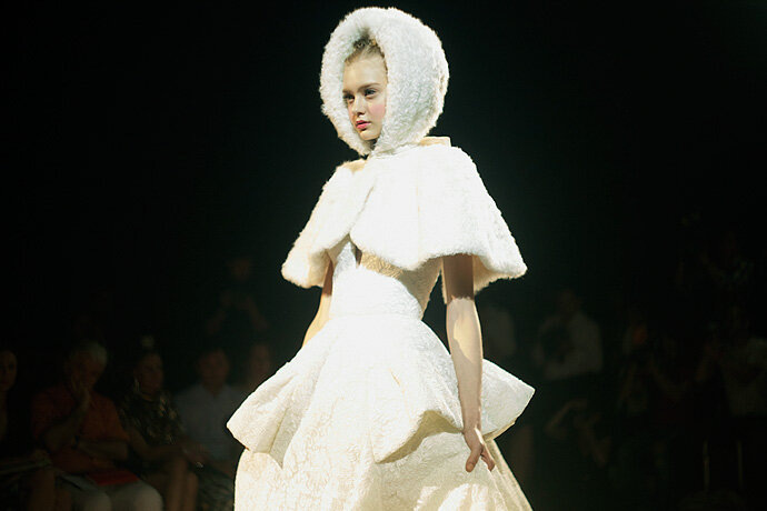 А это уже первый показ в Париже. Красота же?