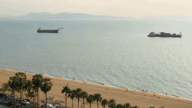 Сейчас жизнь похожа на ту, к которой мы стремились.