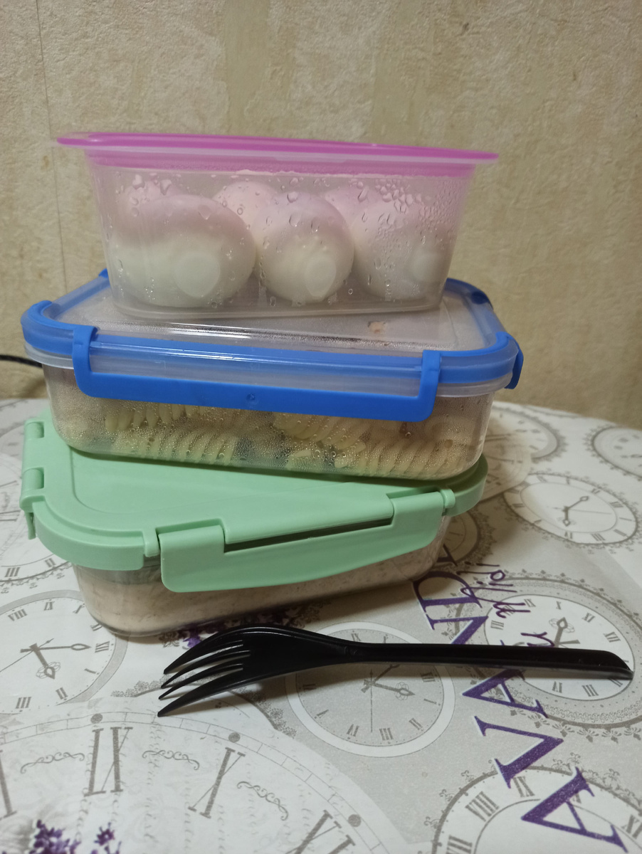 Готовим еду, чтобы взять ее с собой, пока меня не будет дома.