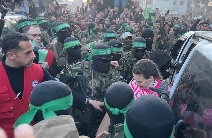    Передача израильских заложников представителям Международного комитета Красного Креста, Газа.Dawoud Abu Alkas/Reuters