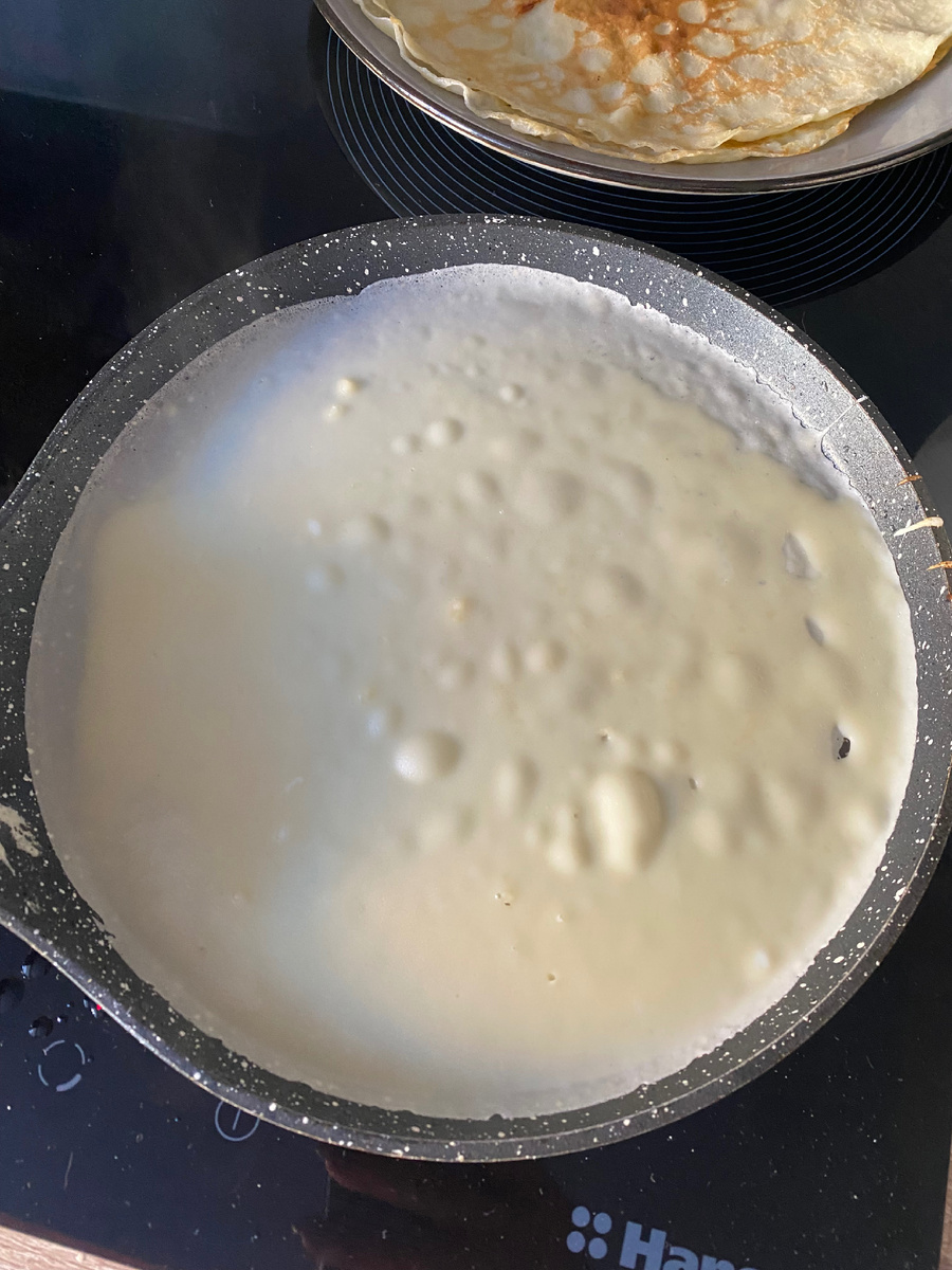 Сковорода диаметром 23см. Gipfel. Считаю идеальной блинницей.