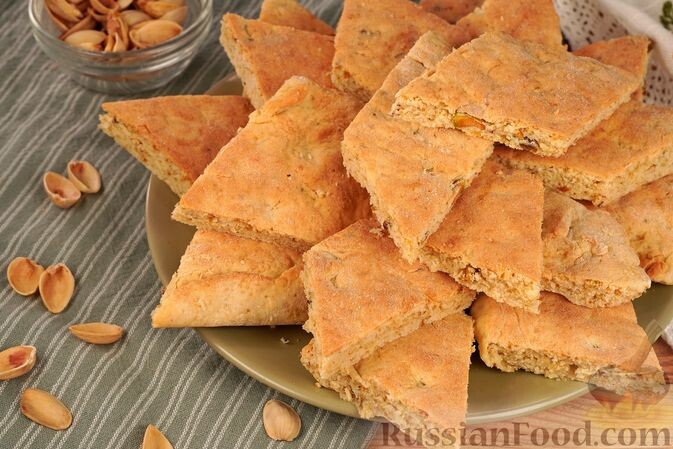 масло сливочное, яйца, груша, фисташки, корень имбиря, сахар, сахар ванильный, мука, разрыхлитель, соль