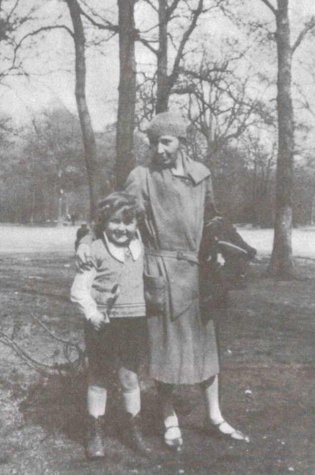  МЦ с сыном Георгием... Франция.