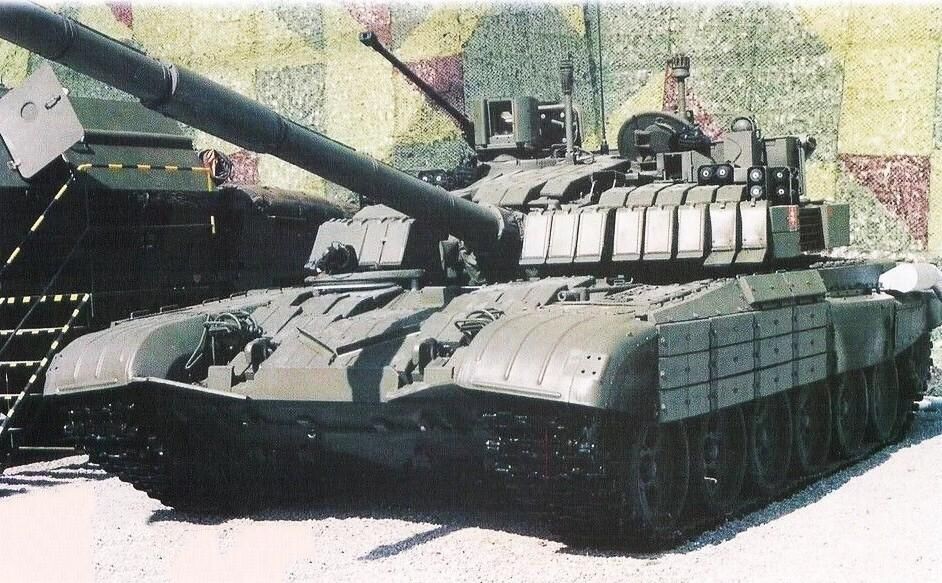 Т-72M2 MODERNA на выставке IDEЕ в 2000 году.                                                                                         Фото: Marc Chassillan