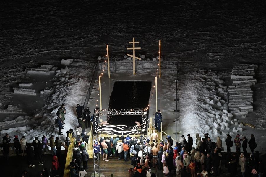    Крещенская прорубь во Владивостоке / Источник: © Виталий Аньков/РИА Новости