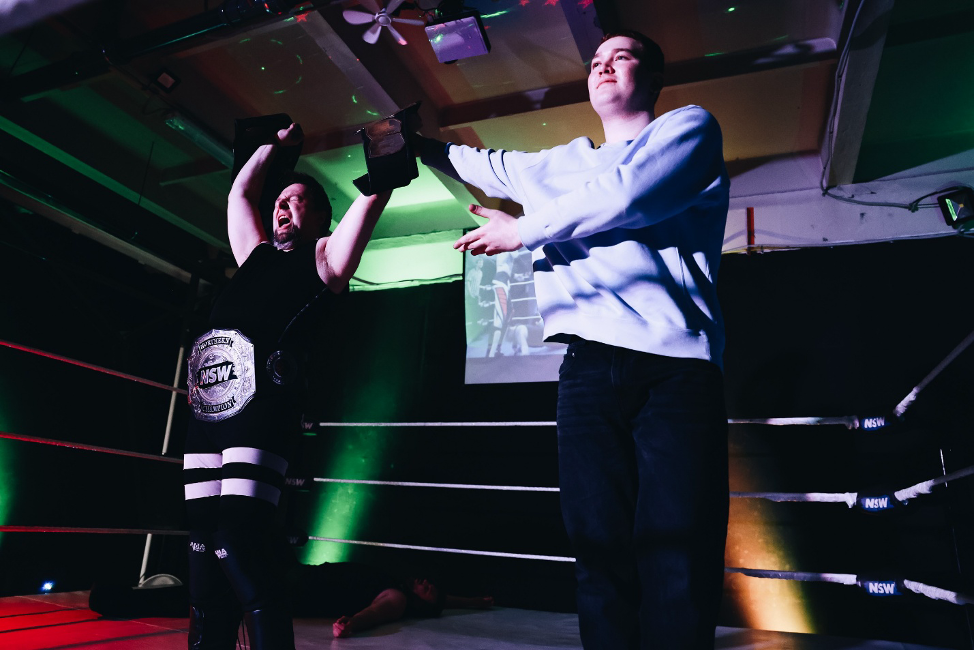 Первая защита Ронни Кримсона Северного Чемпионства на первом шоу в 2024 году. Справа на фото – Дилайт, член группировки Альфа 767 (шоу CF 20.01.2024)