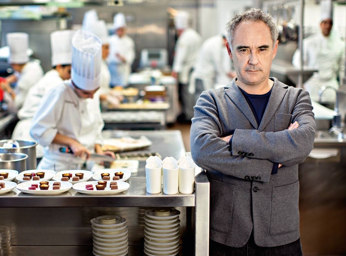 Испанский шеф-повар. Ферран Андриа — знаменитый шеф-повар ресторана El Bulli , который закрылся в 2011 года. Ресторан просуществовал 27 лет и рекордные пять раз возглавлял список 50 лучших ресторанов мира. Ферран Андриа входит в число девяти лучших поваров мира.