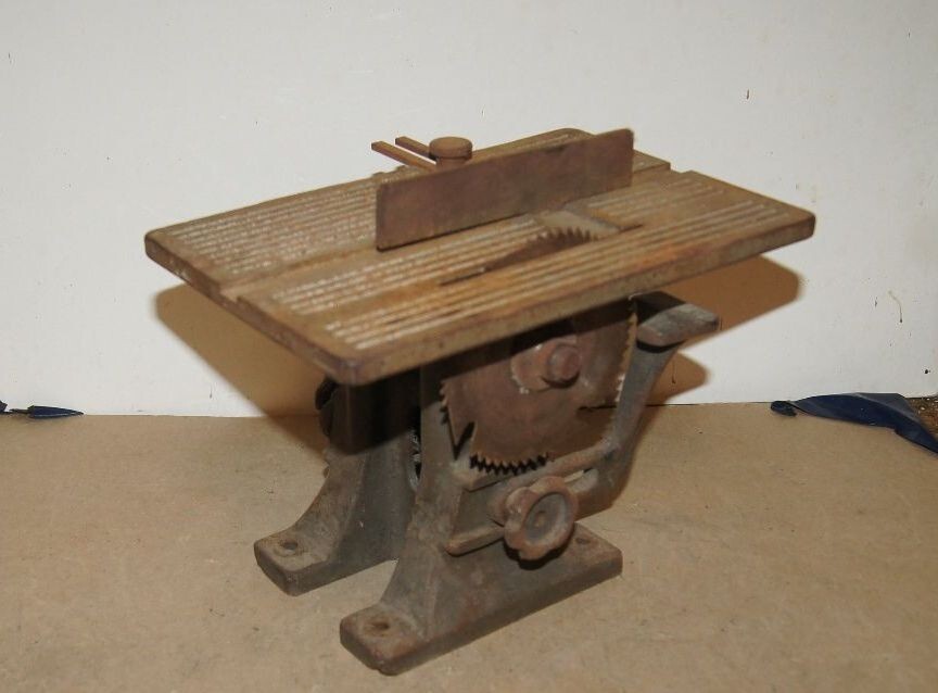 Циркулярная пила старого образца 