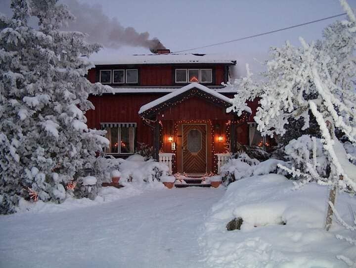 Дача зимой.