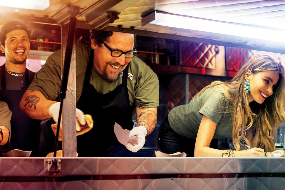 Во время съемок Джон Фавро учился мастерству у шеф-повара Роя Чоя. Источник: кадр из фильма «Повар на колесах» / Open Road Films