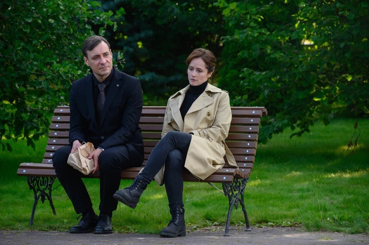    Герою предстоит узнать, что «богатые тоже плачут»