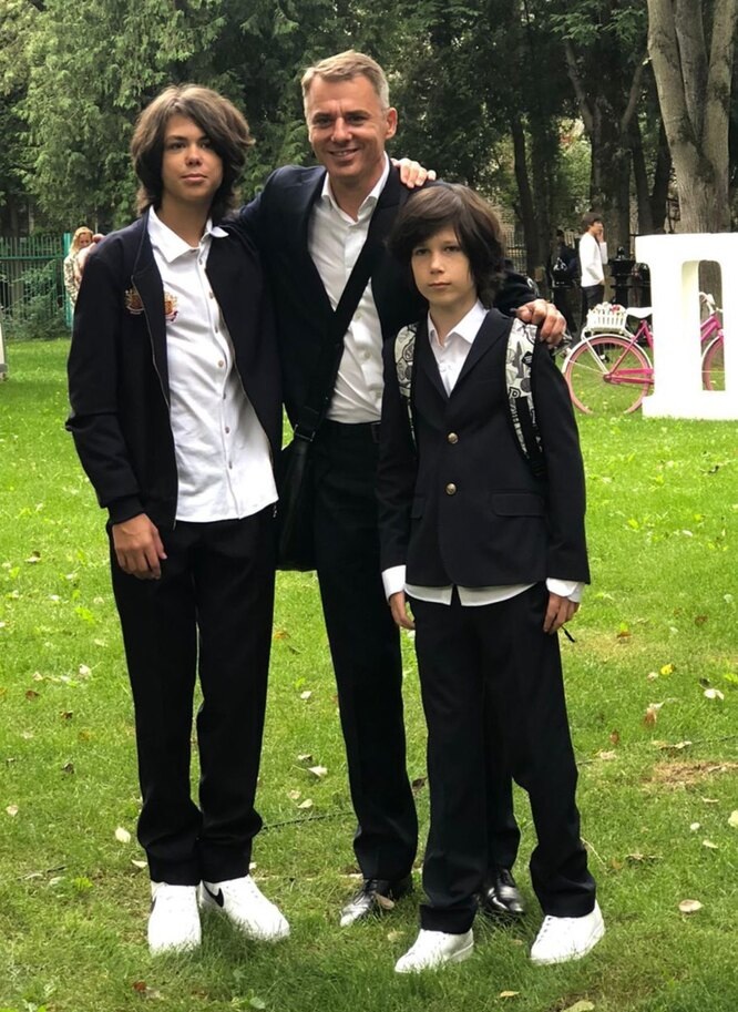 МК (Игорь Петренко с сыновьями)