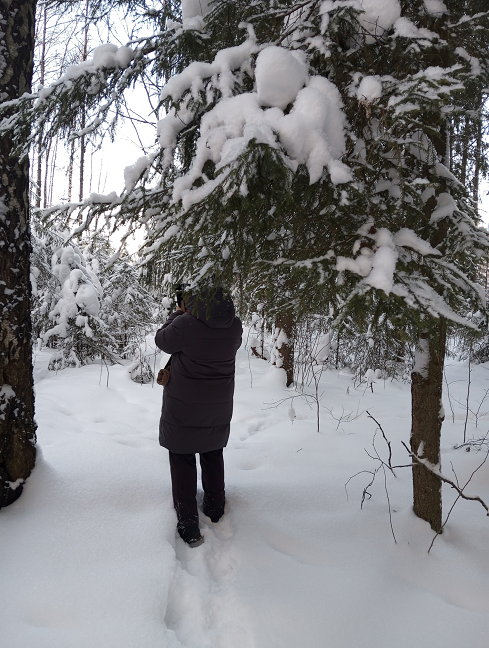 Жена делает фото для каналов "Таежный мир" и "По Приуралью"