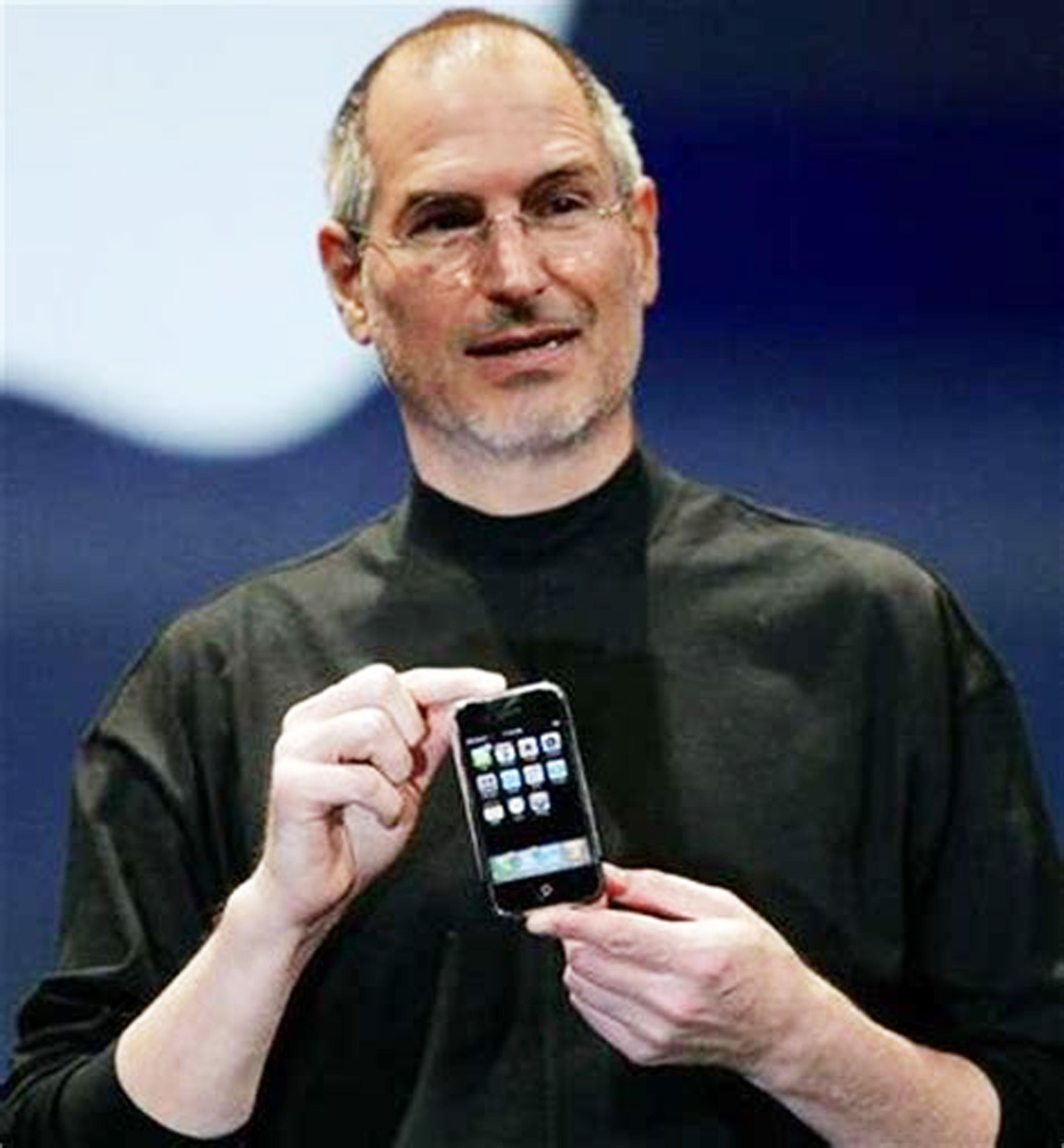 В 2007 году 9 января, на мероприятии Macworld Conference & Expo в Сан-Франциско Стив Джобс представил iPhone первого поколения.