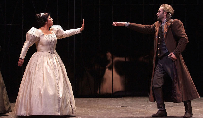 Кадр из оперы Верди «Оберто»