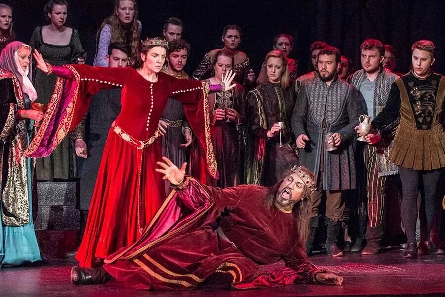 Кадр из оперы Верди «Макбет.».