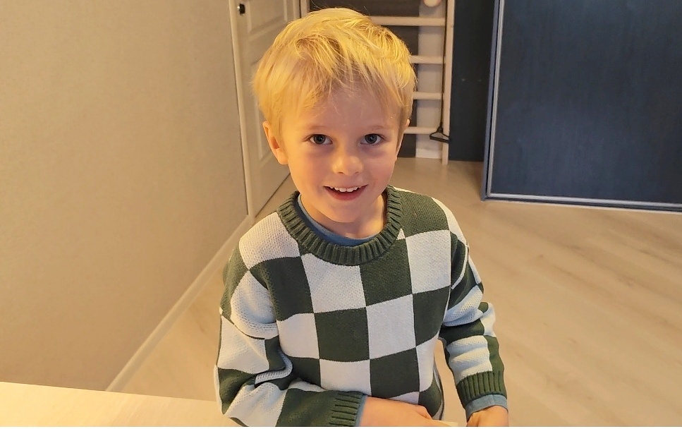 Вова говорит чисто, красиво и правильно. 