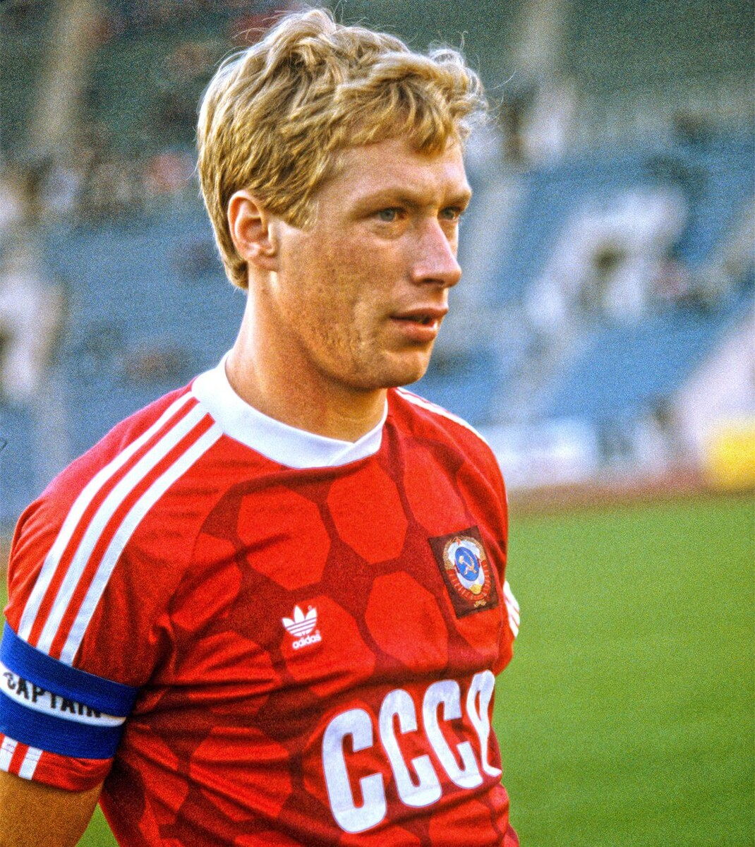 Его пусть к статусу легенды советского футбола преодолевался вопреки негативным обстоятельствам и ограничениям времени.