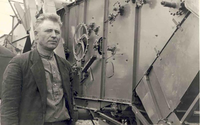 Отец Горбачева был комбайнером, самым знаменитым на весь край