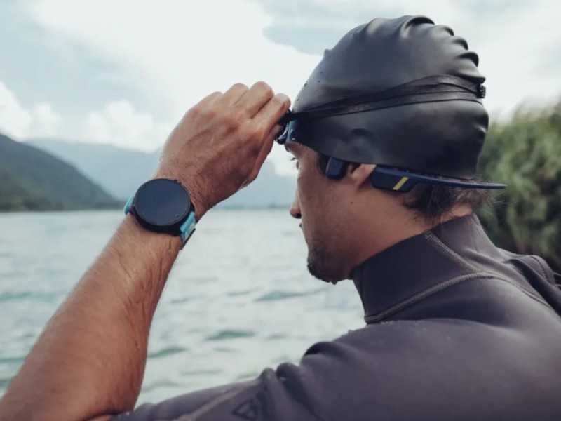    ИИ-наушники Suunto помогают улучшить технику плавания