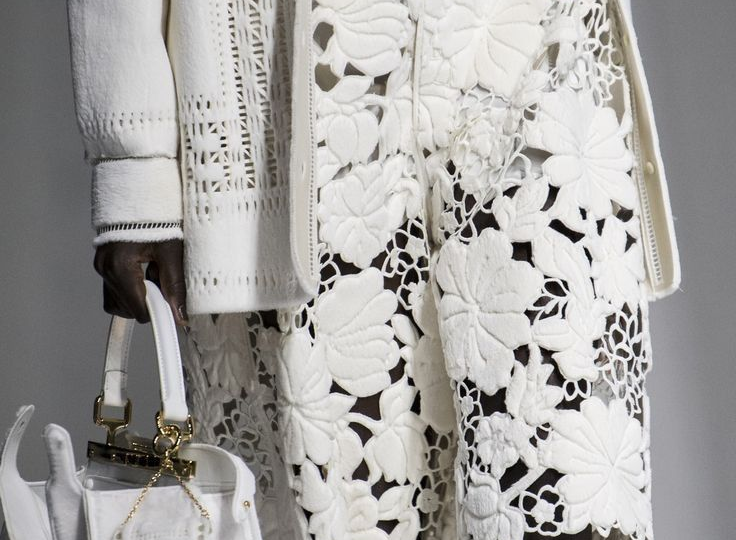 "Ришелье в новом свете: Резной декор как современный тренд"