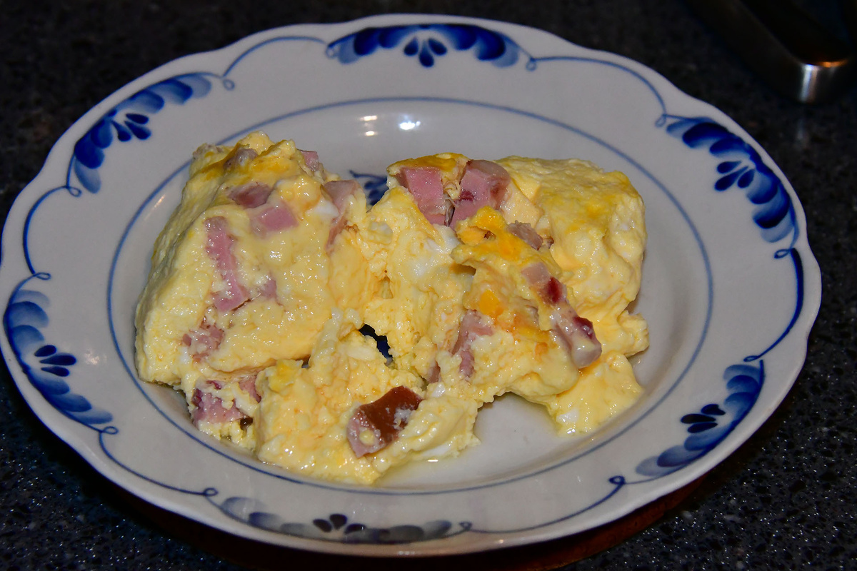 Омлет с колбасой