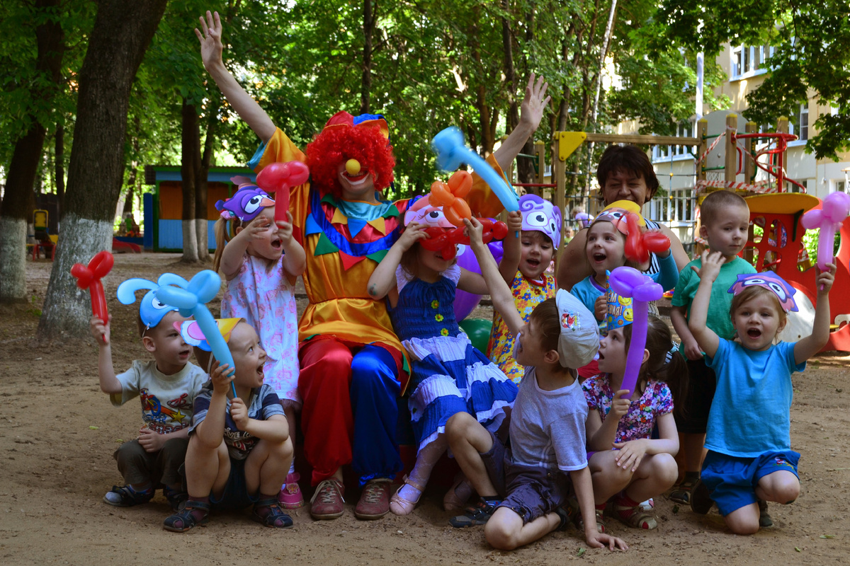 Праздник в детском саду. Сыну 5 лет, я в роли клоуна
