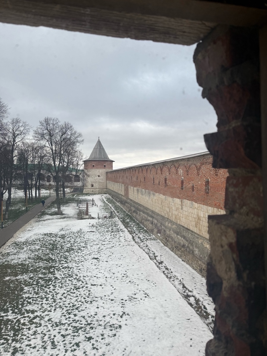 Вид внешней стороны Зарайского кремля с галереи