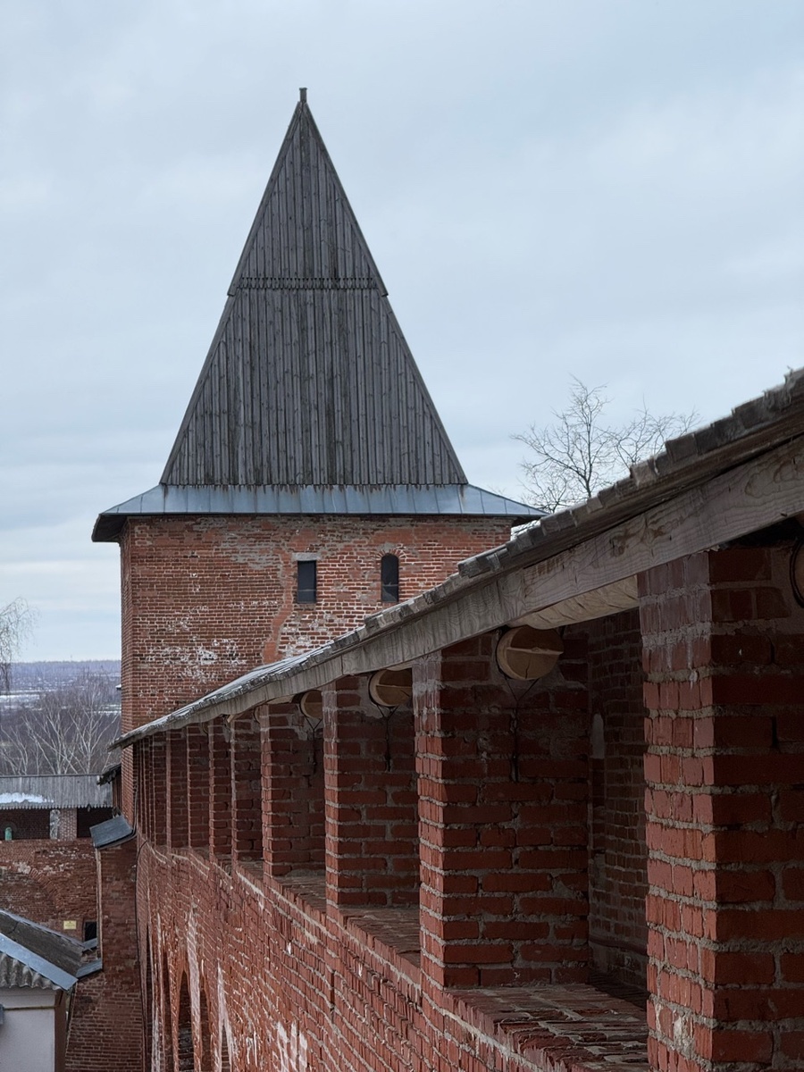 Вид внутренней стороны Зарайского кремля с галереи