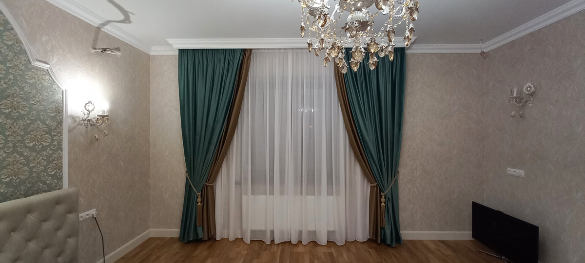 Полноценные портьеры на первом и на втором ряду. Коэффициентом сборки 1,8