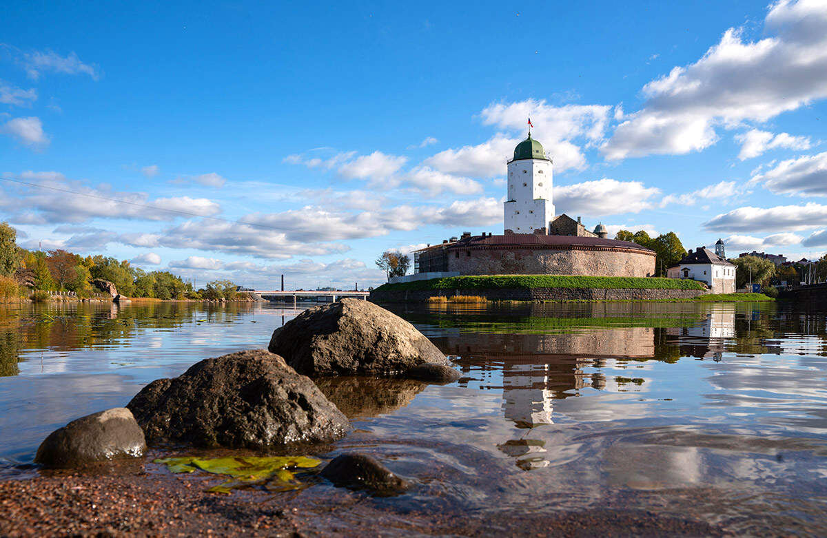 Выборгский замок в Финском заливе. Источник: Яндекс картинки