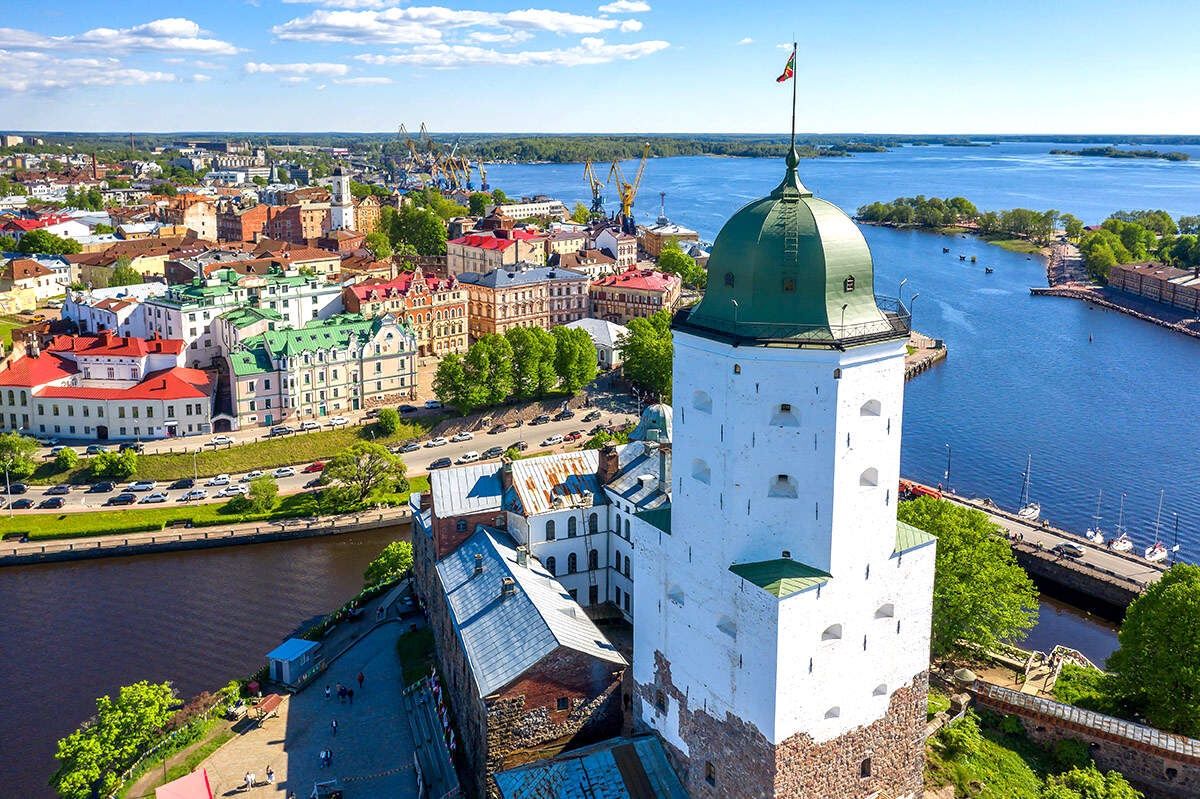 Вид с башни Выборгского замка. Источник: Яндекс картинки