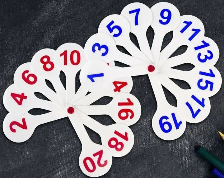 Эти карточки были нашими первыми друзьями