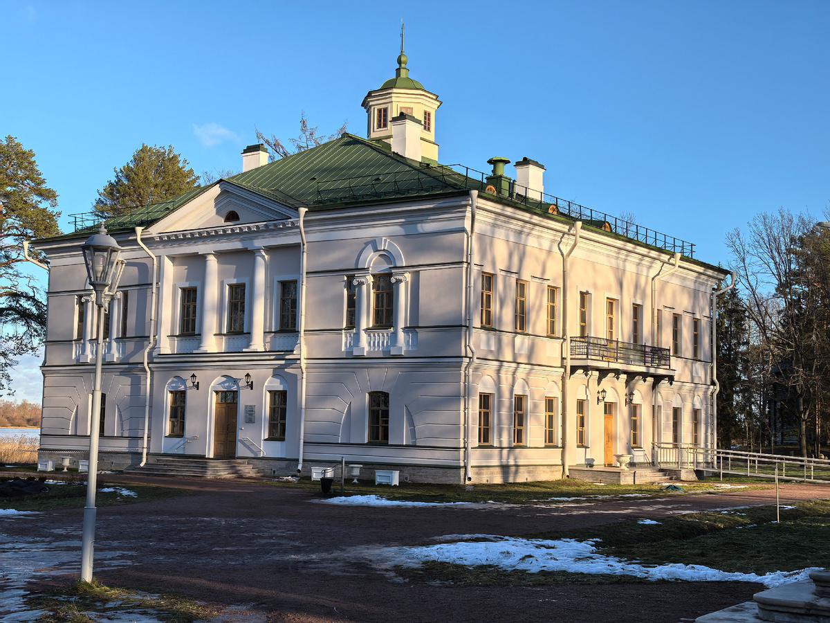 Фото автора. Витославлицы. Дом графини. 