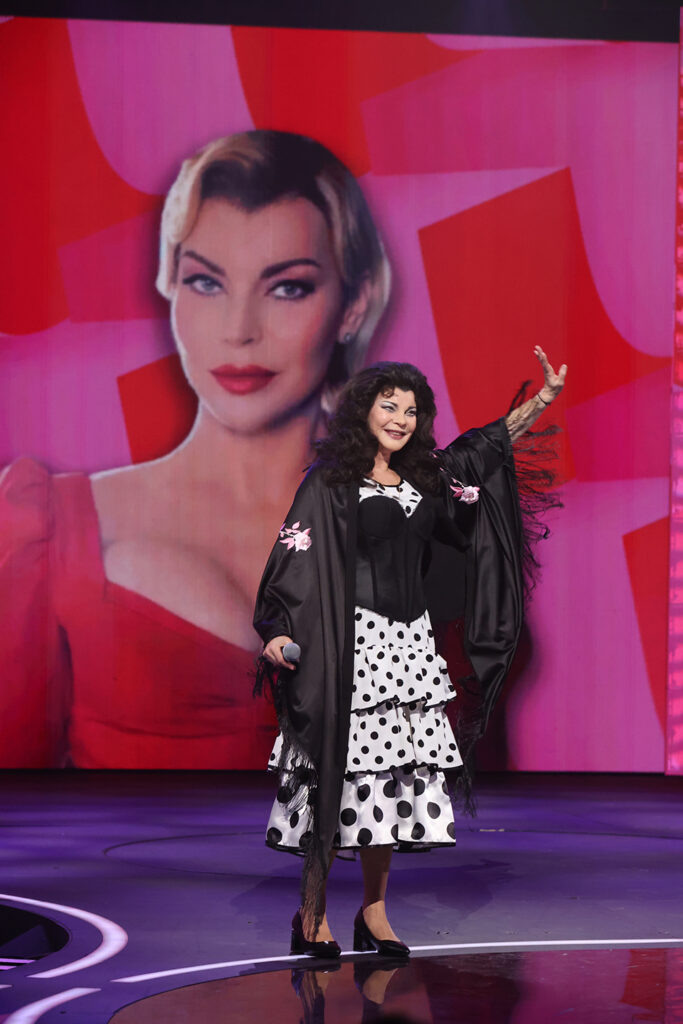 Лада Дэнс в образе Елены Образцовой в опере "Кармен". Точь-в-Точь. Первый канал. 