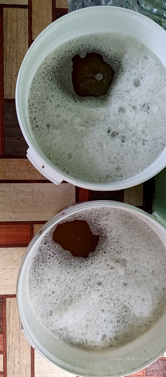 Довёл до 25 литров, температурой 30 градусов.