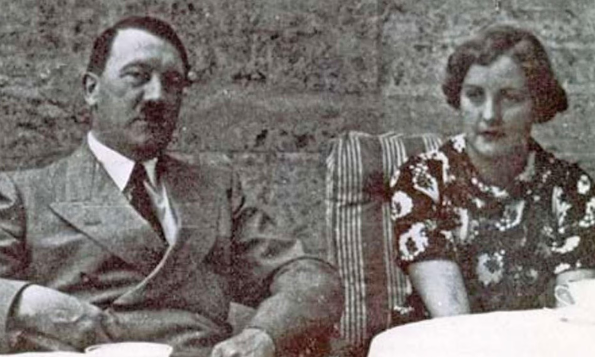 Юнити Митфорд с Адольфом Гитлером в 1936 году; она вспоминает, как они не спали, разговаривая до 3 часов ночи. Фотография: Pictorial Press Ltd/Alamy
