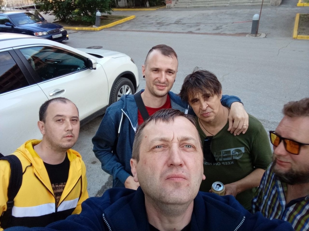 "ЧЕРНОЗЁМ. Трибьют", 2025. 1-й ряд Денис Иголкин ДУШЕГУБЫ, Максим Шарков (ЧЕРНОЗЁМ), 2-й ряд Владимир Красильников (ВЛОМ!), Евгений Кокорин (ЧЕРНОЗЁМ). Томск. 