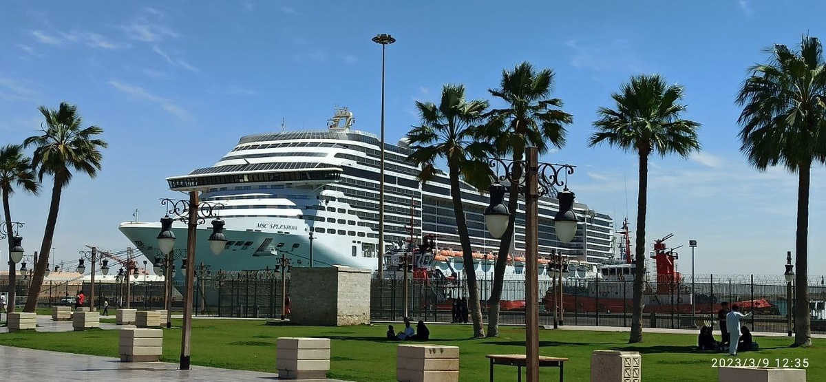 Лайнер MSC Splendida в порту Янбу-эль-Бахр (Саудовская Аравия)