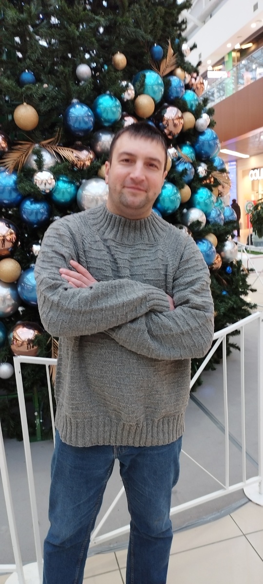 Люблю мужа, а в своих свитерах особенно