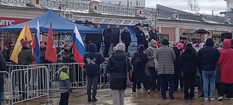 Все фотографии в публикации сделаны автором 19.01.2025 на Соборной площади Ростова Великого.