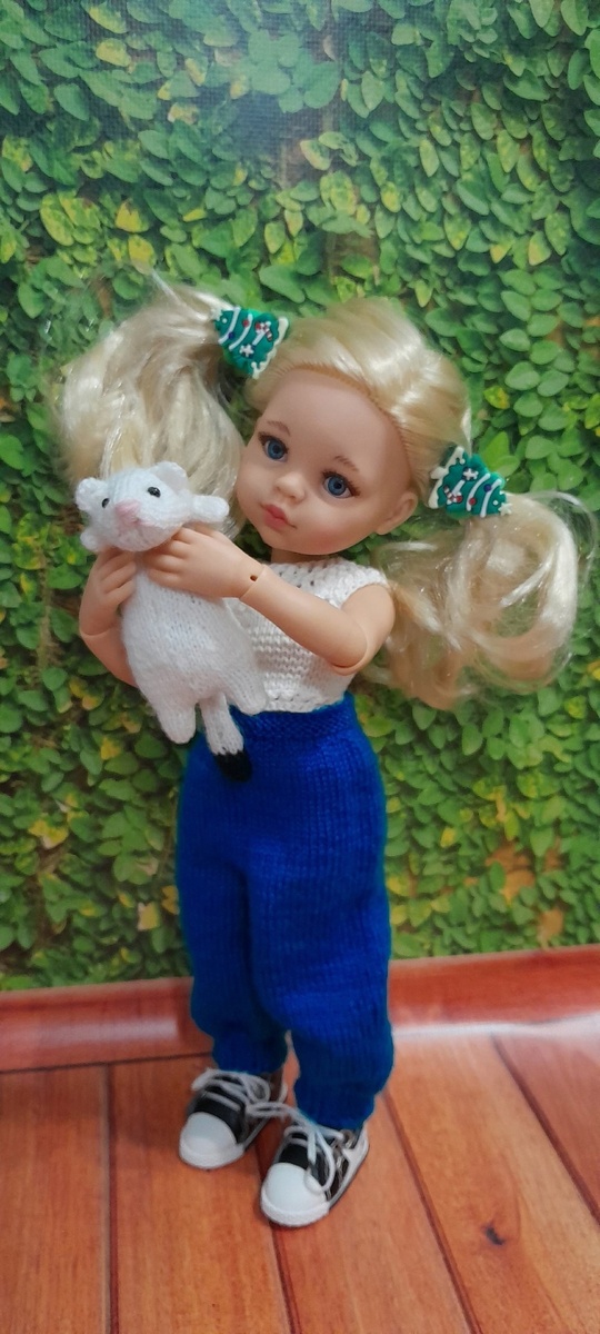 Вязаная спицами ласка в воплощении от Натали Козыревой