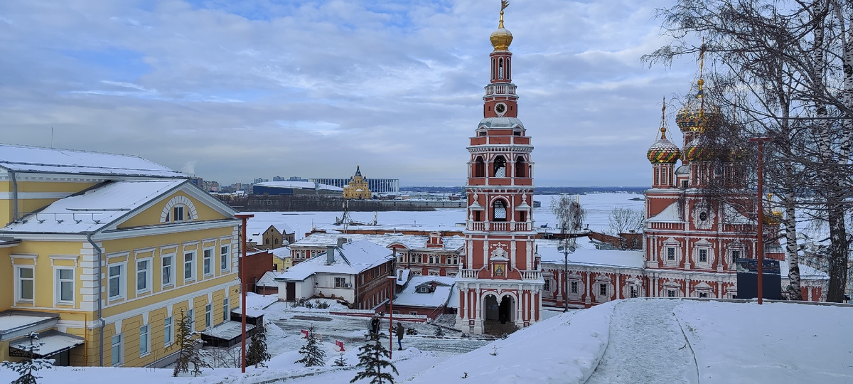 Рождественская церковь построена в стиле "Строгановское барокко"  в 1719 году