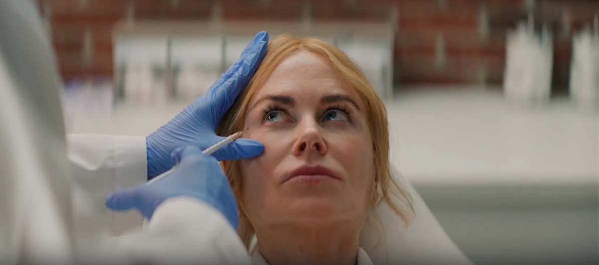 Героиня еще не знает, что "потерять лицо" можно даже после косметических уколов 