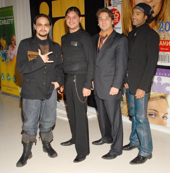 В нулевых Жан (слева) был настоящим модником. В составе группы «Премьер-министр»