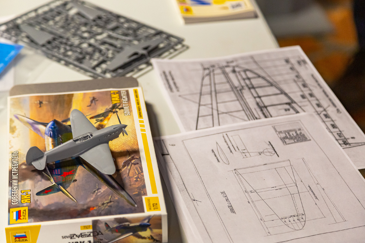 Модель в сборе и копии документов использовавшихся при ее создании.